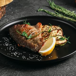 Форель запеченная на кабачках