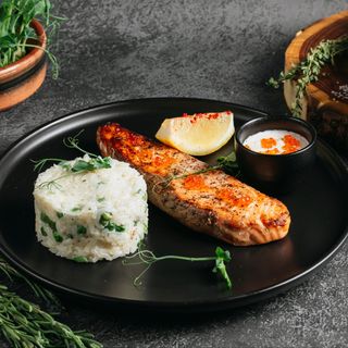 Филе сёмги с икорным соусом
