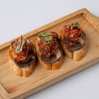 Брускетта с чучуком (350 гр.)