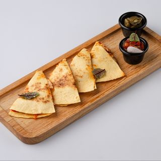 Кесадилья с говядиной (350 гр.)