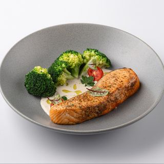 Лосось с брокколи (400 гр.)