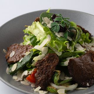 Салат с телятиной и овощами гриль (350 гр.)