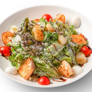 Салат с морскими гребешками (260 гр.)