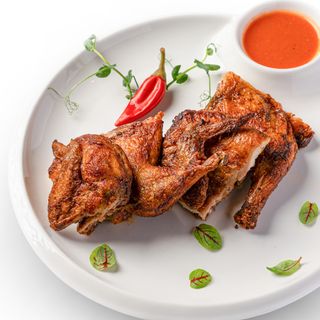 Цыпленок с соусом (1 шт.)