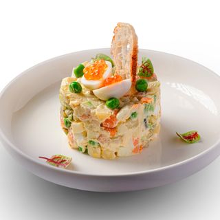 Салат "Оливье с сёмгой"