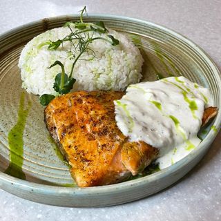 Форель в сливочном соусе с рисом 