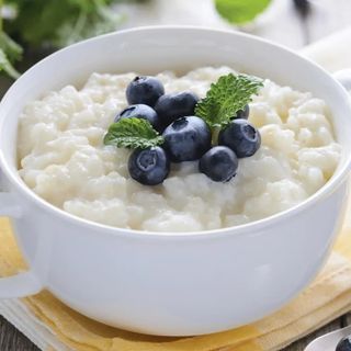 Рисовая каша с бананом и миндалем 