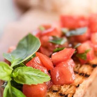 Брускетта с томатами