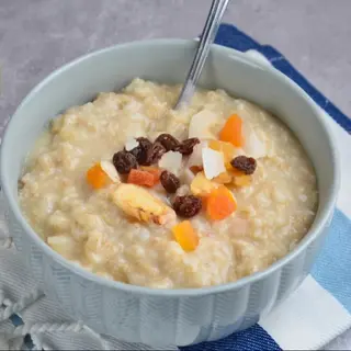 Овсяная каша с яблоком и миндалем 