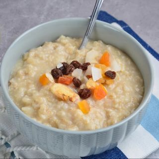 Овсяная каша с яблоком и миндалем 