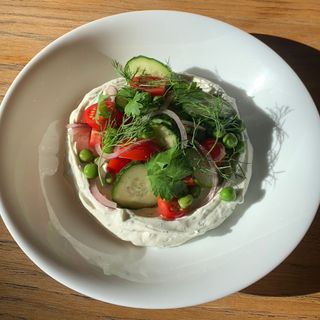 Салат с кремом из сыра фета