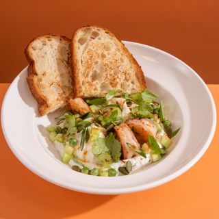 Яйца по-турецки с креветками