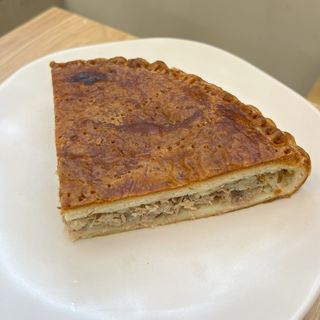 Пирог с тунцом целый