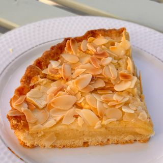 Пирог миндально-яблочный