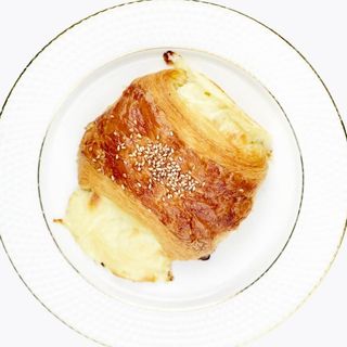 Сырный круассан