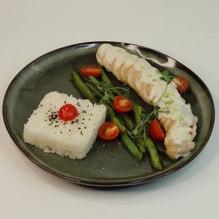 Куриный рулет в соусе бешамель