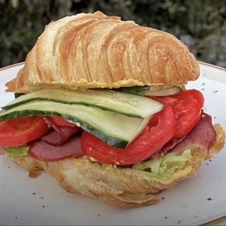 Круассан сендвич