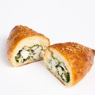 Пирожок с курицей и шпинатом