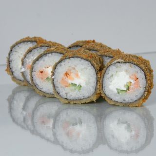 Горячий ролл с лососем