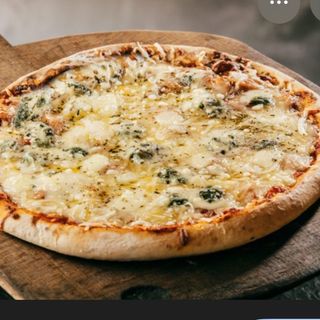 Пицца 4сыра (30см 450гр)