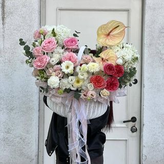 Воздушная композиция в корзине