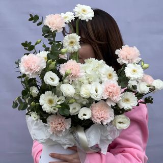 Нежная композиция в бело-персиковой гамме