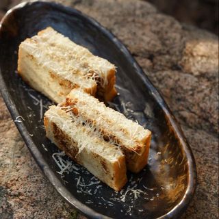 Кацу-сендвич с курицей Панко и с соусом руй