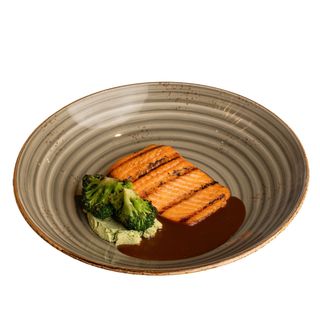 Стейк форели с брокколи, пюре риккота-шпинат