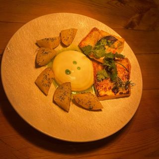 Судак с картофелем и муссом из Пармезана