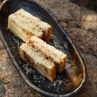 Кацу-сендвич с курицей Панко и манговый руй