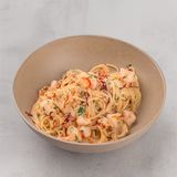 Ароматная паста алио и олео с креветками