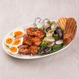 Полезный завтрак с шашлычками из курицы,с яйцами, миксом из зелени