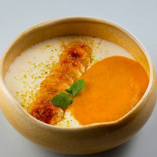 Манная каша с обожжёнными бананами и муссом из манго на альтернативном молоке 340гр