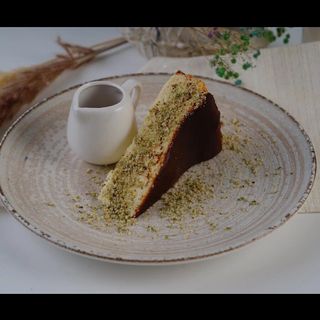 Чизкейк "Сан-себастьян" с шоколадным соусом