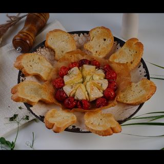 Запеченный камамбер  