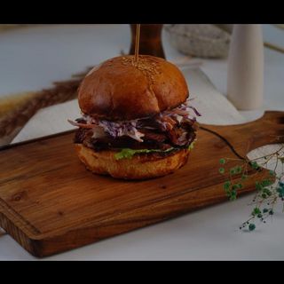 Бургер с брискетом