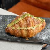 Круассан с фисташковым кремом