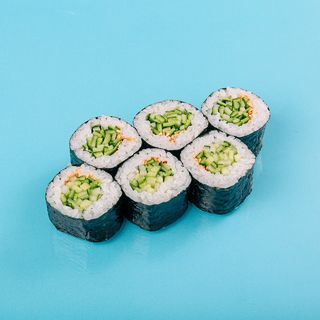 Маки ролл с огурцом