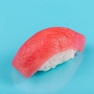 Суши с тунцом (1 шт.)