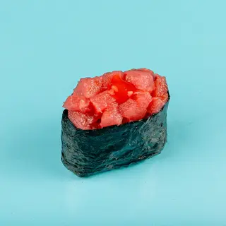 Гункан острый с тунцом (1 шт.)