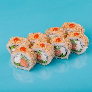 Ролл копченый лосось с кунжутом
