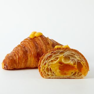Круассан "Манго-маракуйя"