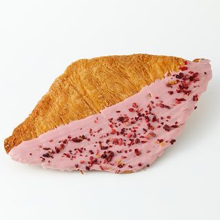 Круассан "2D" с клубничным шоколадом