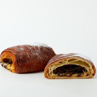 Круассан "С заварным кремом и шоколадными каплями" 