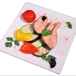 Стейк форели на пару