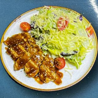 Азиатский салат с куриной грудкой