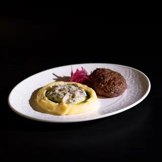 Котлета из телятины с картофельным пюре