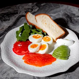 Комфортный завтрак с форелью