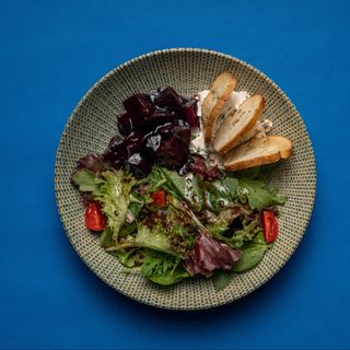 Салат со свеклой и сыром креметта