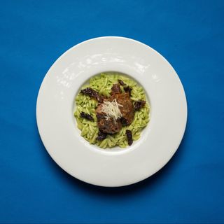 Томлёное мясо с орзо